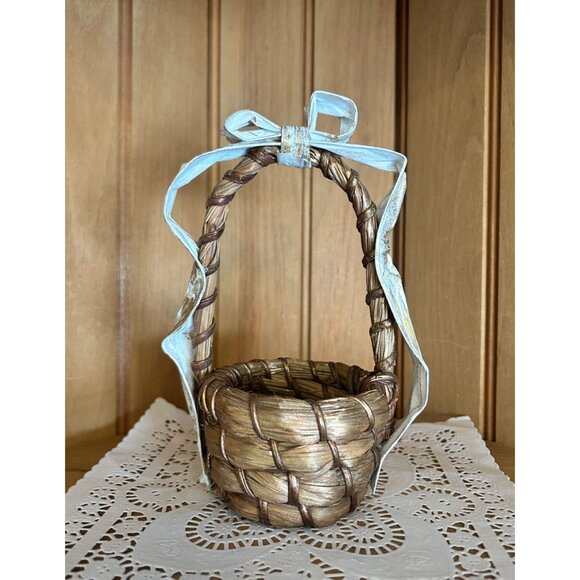 Small Woven Natural Straw Basket Handle Gold Accents White Paper Ribbon - Picture 1 of 7